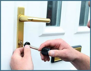 Amber Locksmith Shop Cerritos, CA 562-343-9832 - 3a-emergency-lockout